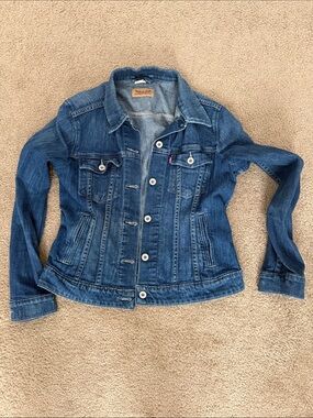 Women’s Levi Jean Jacket size large